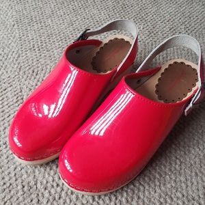 Hanna Andersson RED clogs